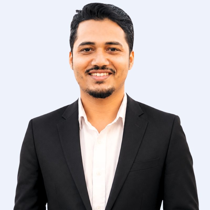 Abd Alamin working with clients on digital growth